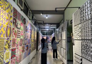 Designoholic x Navastra: Pameran Kolaborasi Seni Desain dan Sastra Mahasiswa UM
