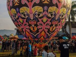 Menkimati Seni yang Mengudara di Langit Wonosobo