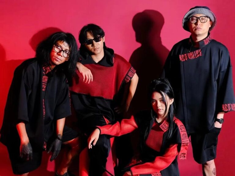 band Red Valley