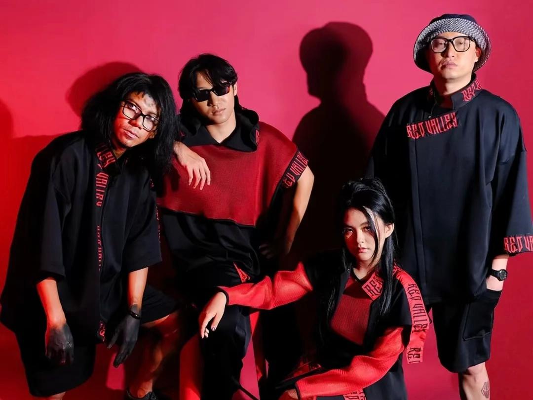 band Red Valley