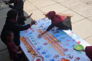 SD Aisyiyah Kota Malang Lahirkan Sebuah Karya Jurnalistik Melalui Tim Pengabdian Mahasiswa Universitas Muhammadiyah UMM