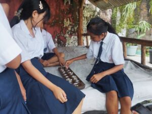 Sandjiwa: Mahasiswa UMM dan Museum Panji Gaet Siswa SMP/MTs Lestarikan Budaya Lewat Cerita Panji dan Permainan Tradisional
